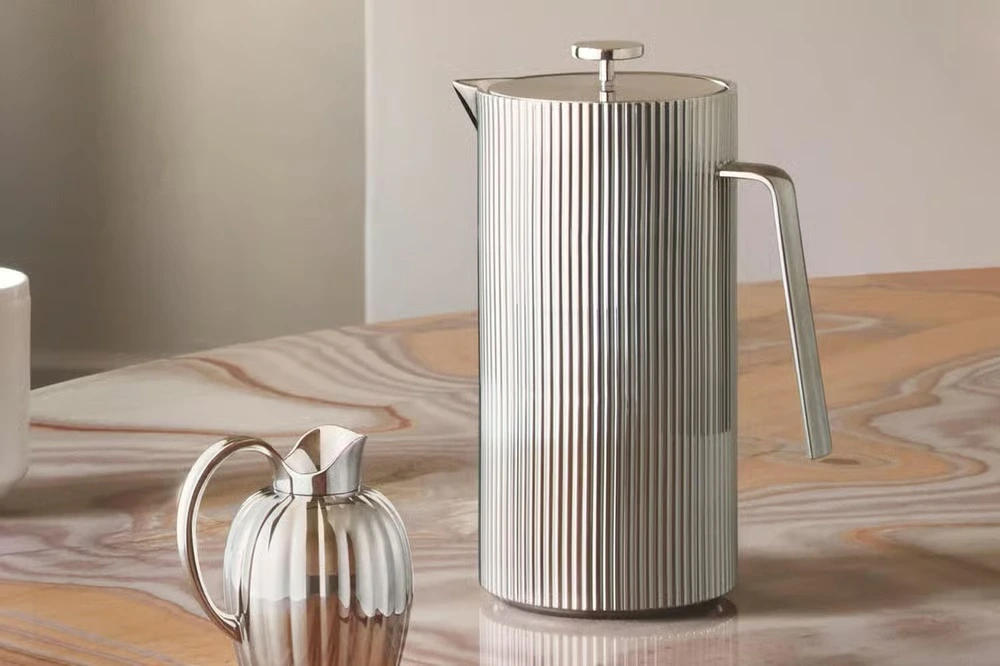 Close view of Bernadotte’s fluted steel body, lid and angular handle